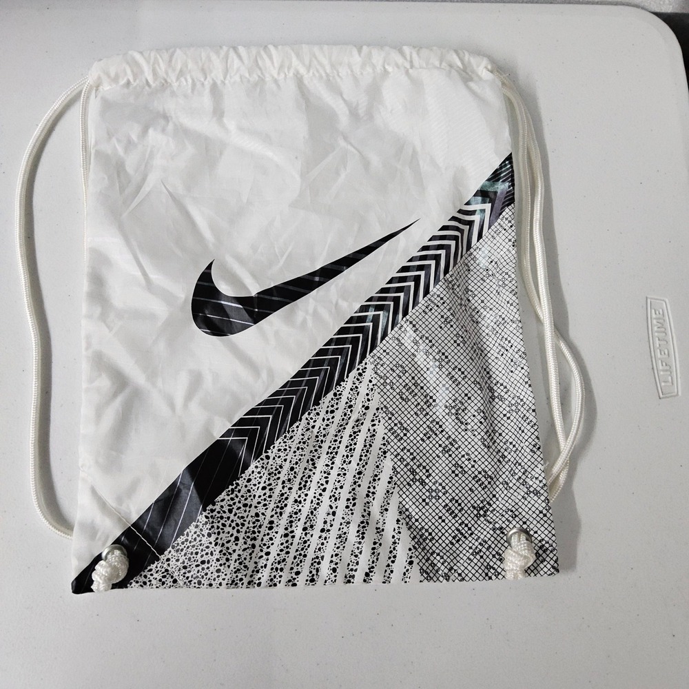 Nike Drawstring Bag Gym Sack Sport Backpack‎ Lightweight Black White